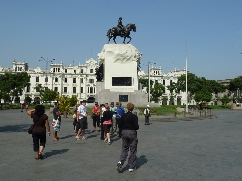 San Martin statue