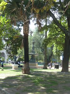 Plaza Belgrano statye