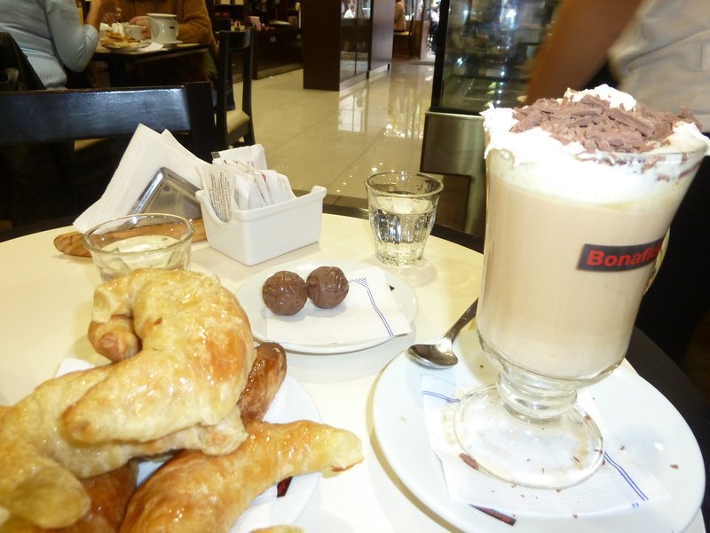 Argentina cappachino - always with chocolates, soda water and pastry