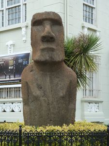 Easter Island statue - Moai del ahu Une Makaihi Rapa Nui