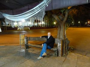 Who is this lout on a street corner in Puerto Iguazu