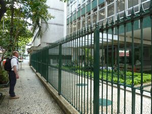 Residential security is common in Rio