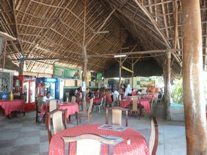 Lunch Spot on way to Ruaha River (2)