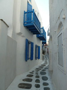 Narrow streets of Little Vanise on Mykonos (1)