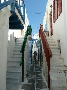 Narrow streets of Little Vanise on Mykonos (2)