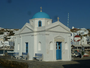 One of the 700 churches on Mykonos (1)