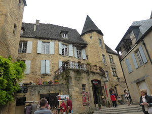 Sarlat la Caneda in Dordogne Valley in France (6)