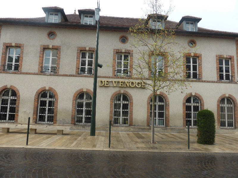 Avenue de Champagne  Epernay France (4)
