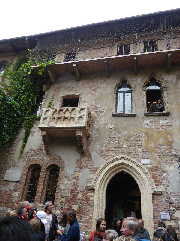 The Romeo & Juliette balcony in Verona in northern Italy)