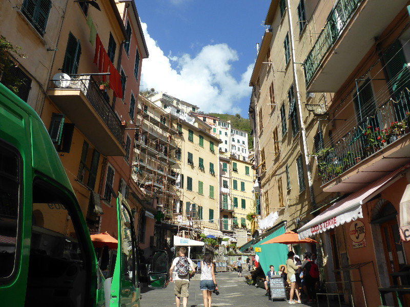Riomaggiore in Cinque Terre Italy (3)