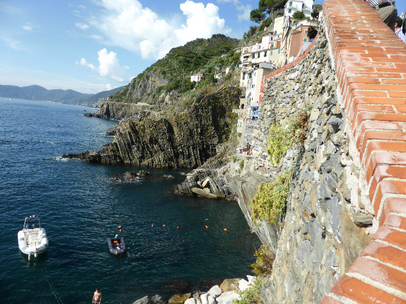 Riomaggiore in Cinque Terre Italy (6)