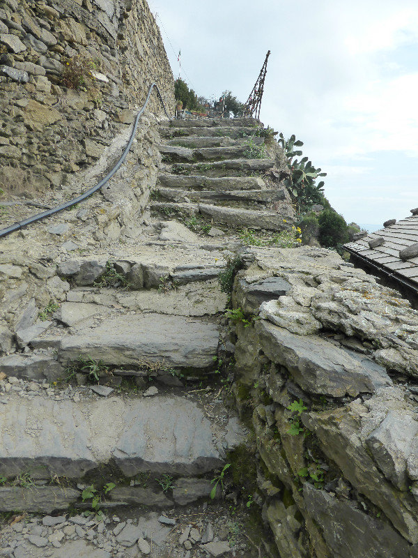 The track into Vernazza Cinque Terre Italy 9 Oct 2013 (11)