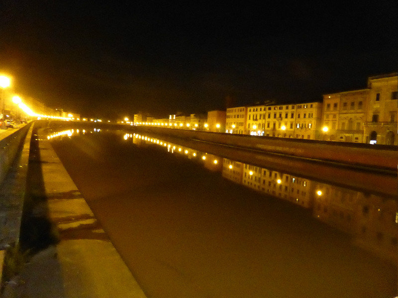 River Fiume in Pisa Italy (4)