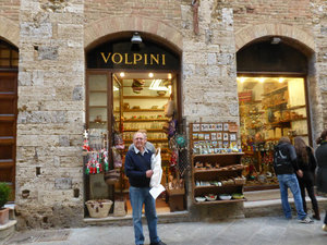Tom outside Kerries favourite shop in San Gimignano Tuscany Italy (2)