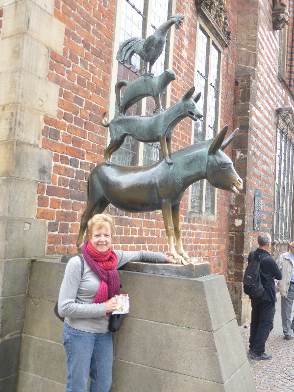 Grimms Fairytail characters in Bremen Germany (30)