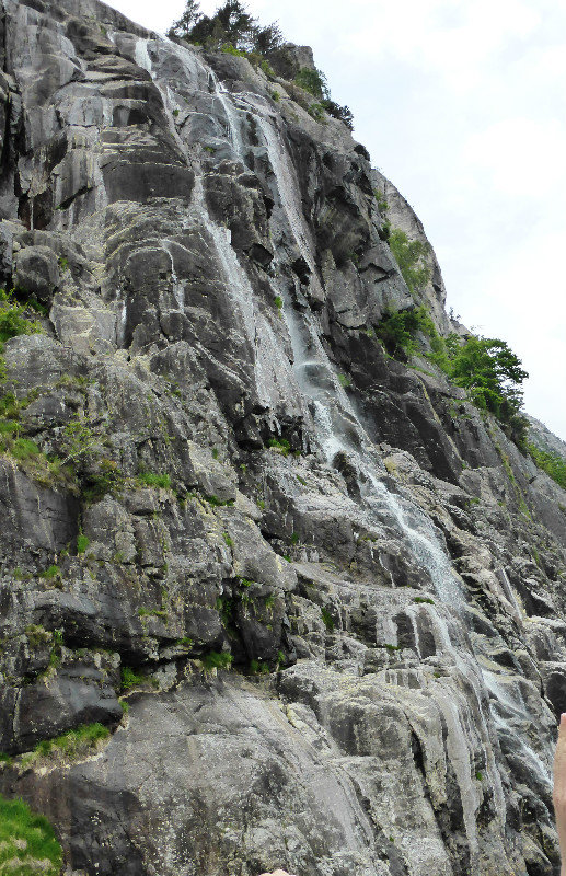 Lysefjord Cruise the Hengjane Waterfall (2)
