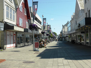 Haugesund walking mall on Sunday afternoon