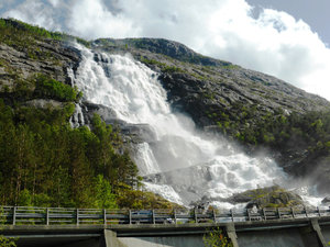 Langfoss Waterfall (7)