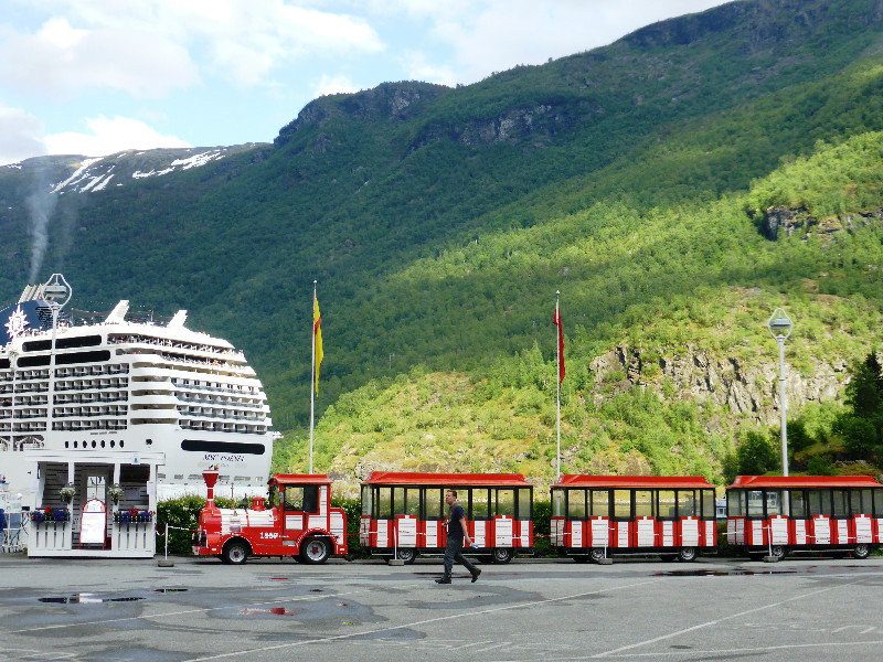 Big cruise ship on Sogefjord in Flam in Norway (2)