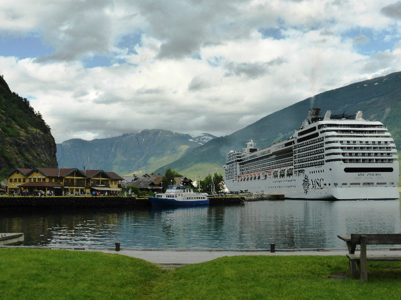 Big cruise ship on Sogefjord in Flam in Norway (4)