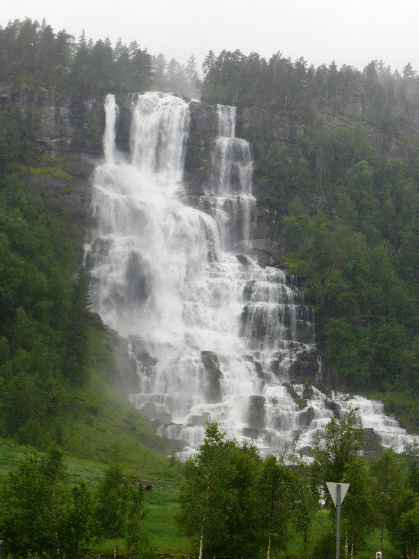 Road from Voss to Flam - many waterfalls and raging rivers in between tall mountains (10)