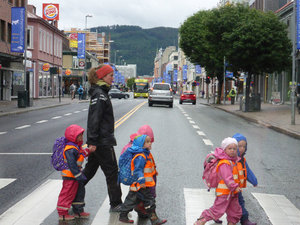 Little children on excersion in Trondheim (1)