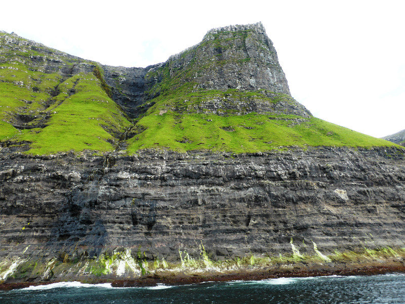 Bird cliffs & Grottos near Vestmanna on Streymoy Island in the Faroe Islands (5)