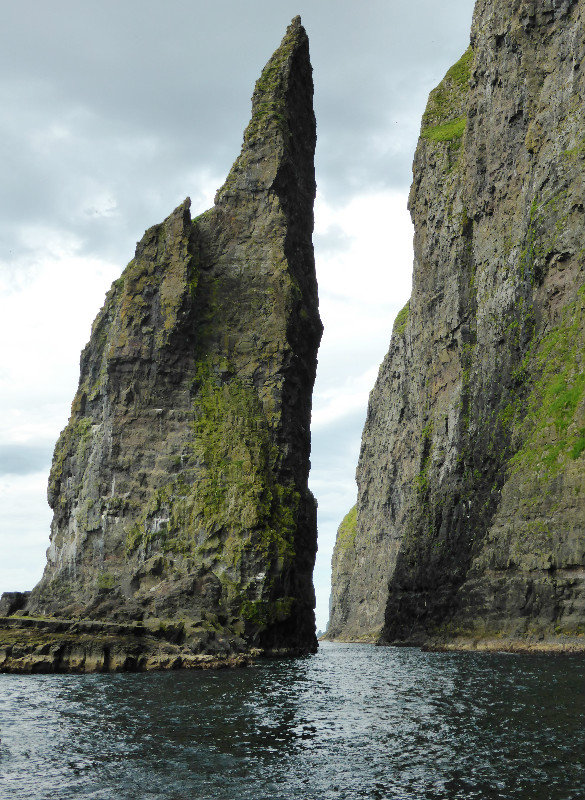 Bird cliffs & Grottos near Vestmanna on Streymoy Island in the Faroe Islands (9)