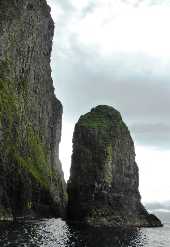 Bird cliffs & Grottos near Vestmanna on Streymoy Island in the Faroe Islands (11)