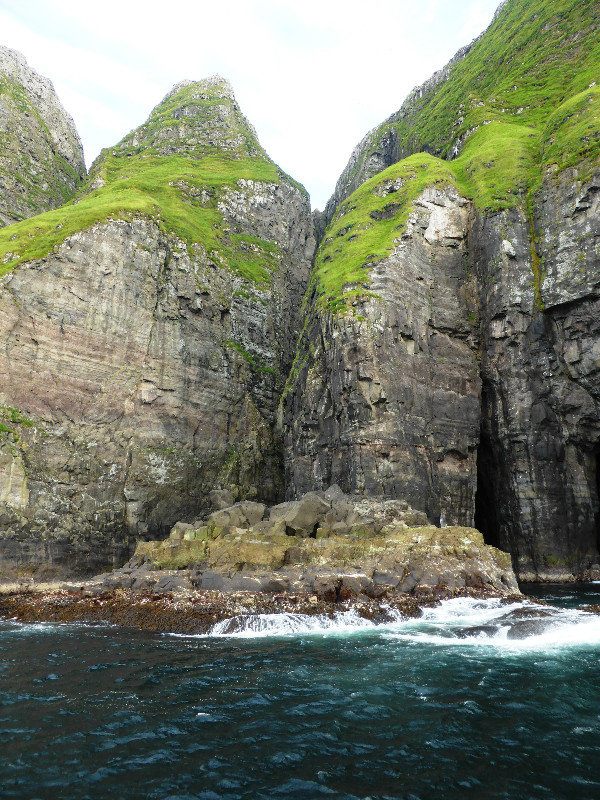 Bird cliffs & Grottos near Vestmanna on Streymoy Island in the Faroe Islands (21)