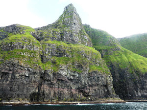 Bird cliffs & Grottos near Vestmanna on Streymoy Island in the Faroe Islands (22)