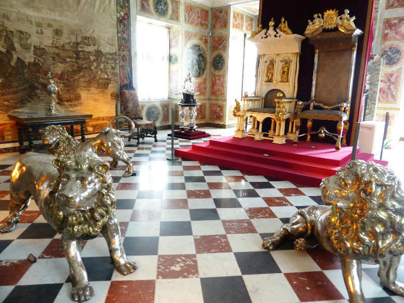 Rosenborg Castle in Copenhagen - museum (4)
