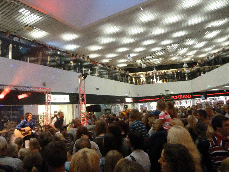 Concert in a shopping centre in Rakvere in SE Estonia 15 August 2014 (2)