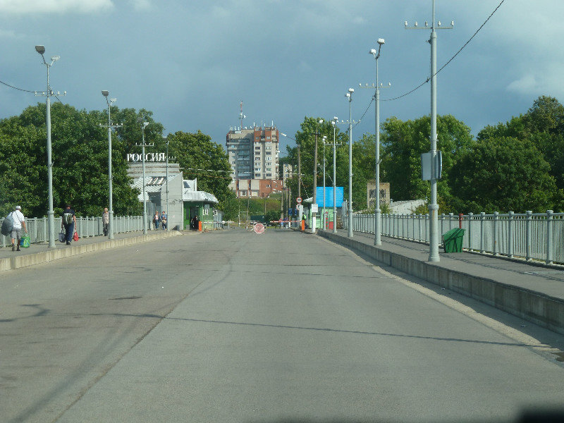 Estonia and Russia border crossing (1)