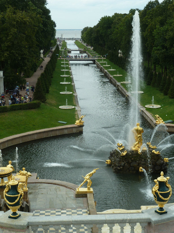 Peterhof Gardens Palace and Fountains St Petersburg (1)