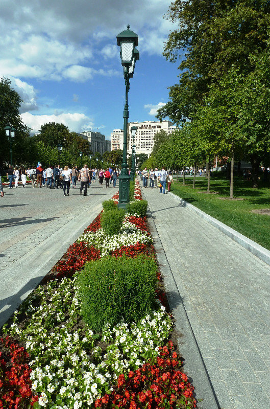 Alexander Gardens next to Kremlin Moscow (5)