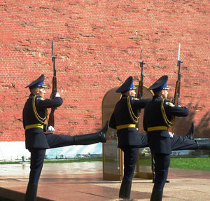 Changing of guards outside Kremlin Moscow (6)