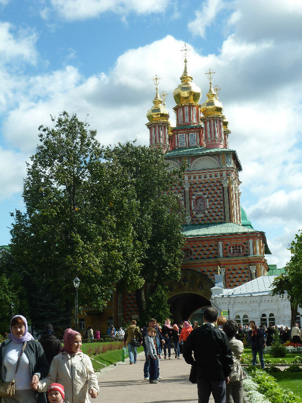 Red Tower & Holy Gate in St Sergius Lavra in Sergiyev Posad Russia (1)