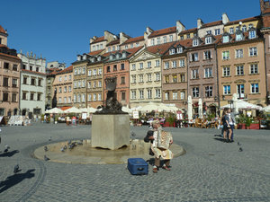 Warsaw Capital of Poland - Market Square & Warsaw Mermaid Statue symbol of the city (2)