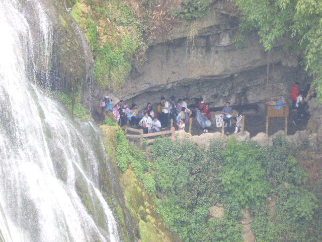 Huangguoshu Waterfall in SW China from Guiyang (6)