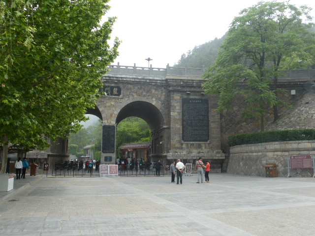Longmen Grottoes by the Yi River - front gate (2)