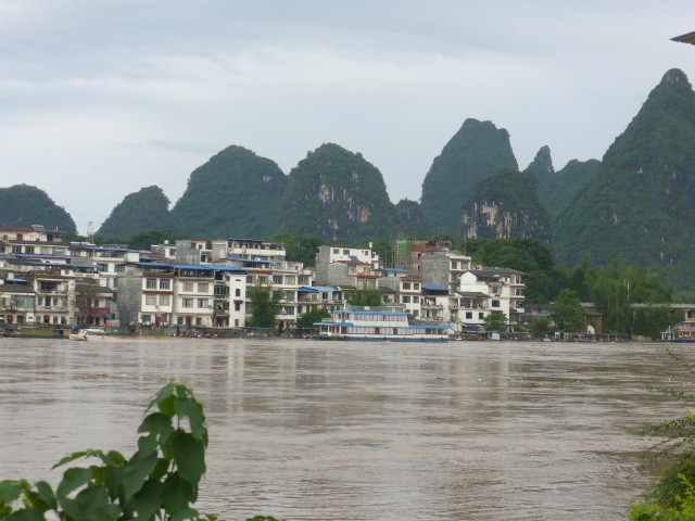 Flooded Yi River through Yangshuo (3)