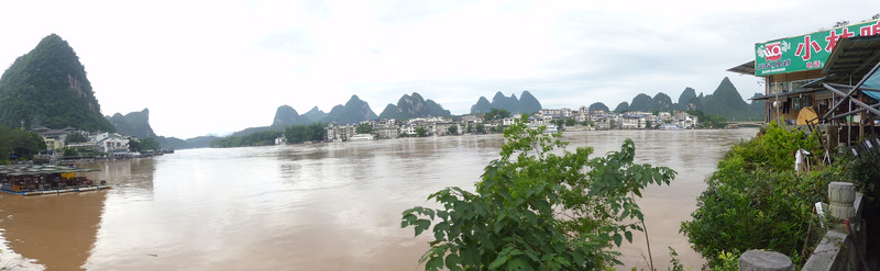 Flooded Yi River through Yangshuo (4)