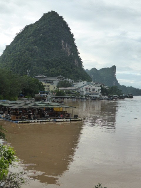 Flooded Yi River through Yangshuo (5)