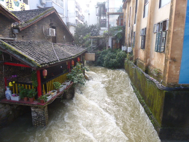 Flooded Yi River through Yangshuo (7)