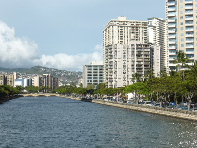 Waikiki Canal Honolulu (1)