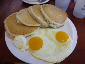 Breakfast at Eggs-and-Things in Waikiki - eggs and pancakes