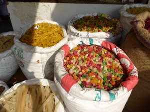 Walking tour in and around Jaisalmer Fort - colourful pasta