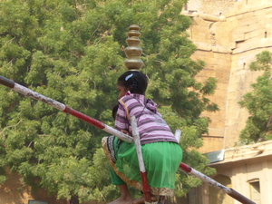 Walking tour in and around Jaisalmer Fort - poor little girl does balancing tricks all day to get money