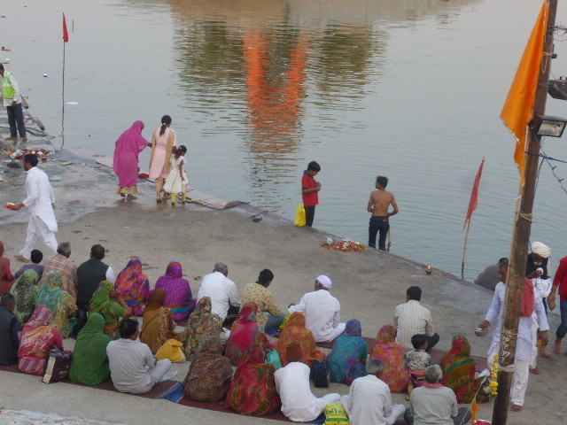 Holy Lake of Pushkar - pilgrams preparing to bathe in the holy water (2)